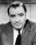 De vergelijking tussen de heksenvervolging in Europa en het McCarthyisme in Amerika gedurende de Koude Oorlog // 8,5
